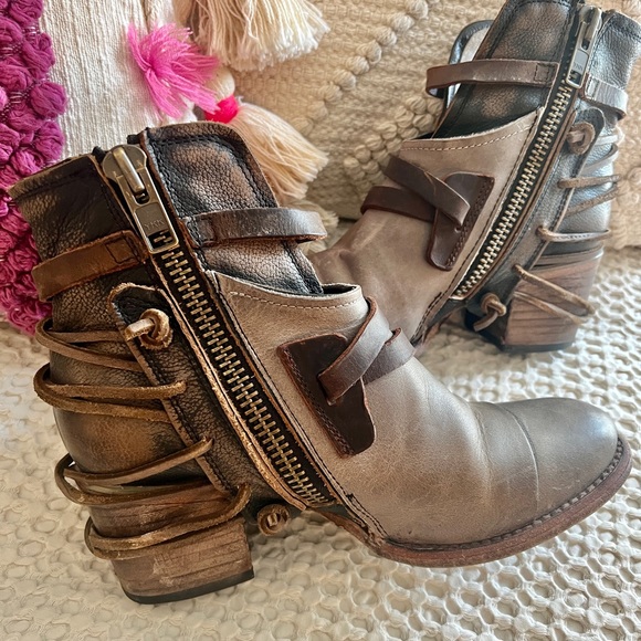 Freebird by Steven Grey Multi Distressed Leather Crue Boots 9 - Picture 10 of 16